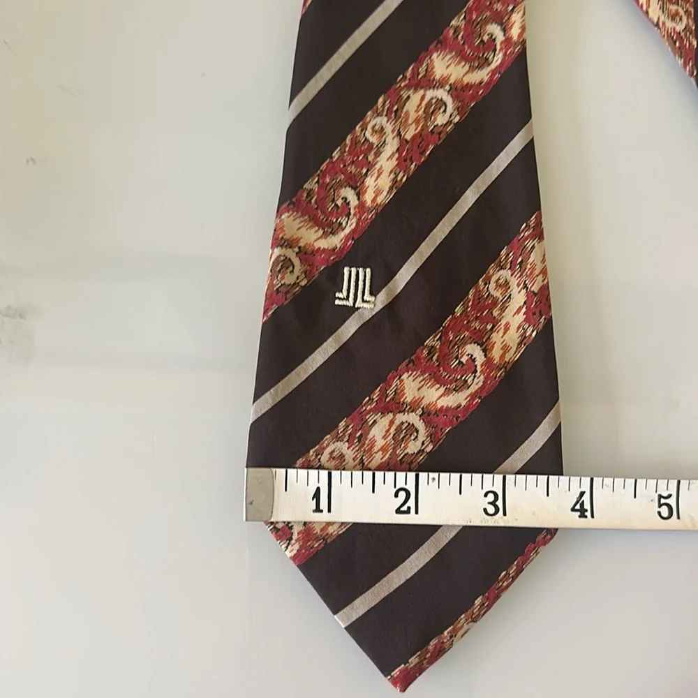 Lanvin Paris Signature Brown Red Diagonal Stripe 100% Silk Tie. Made in France